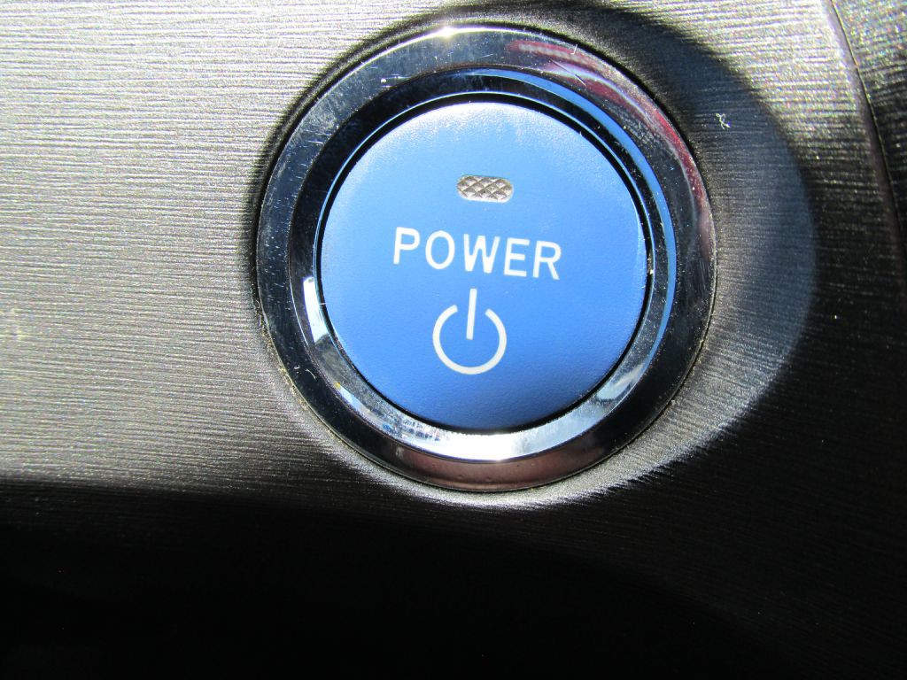 2014 Toyota Prius Image 19