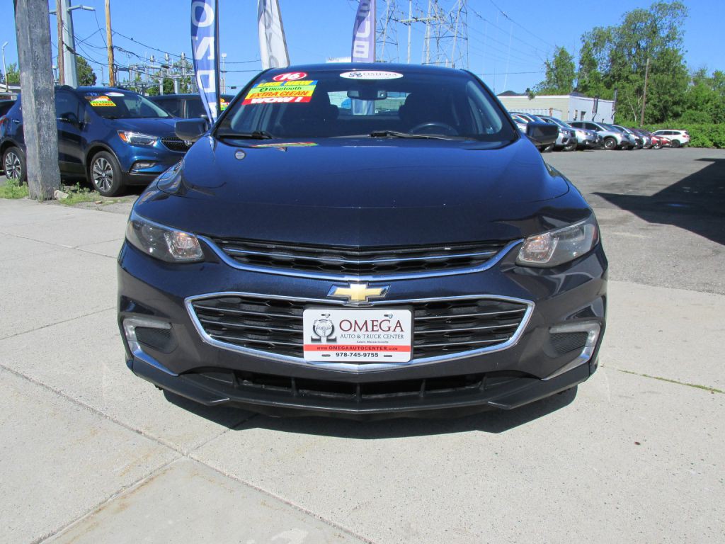 2016 Chevrolet Malibu Image 2