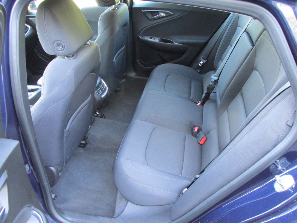 2016 Chevrolet Malibu Image 10