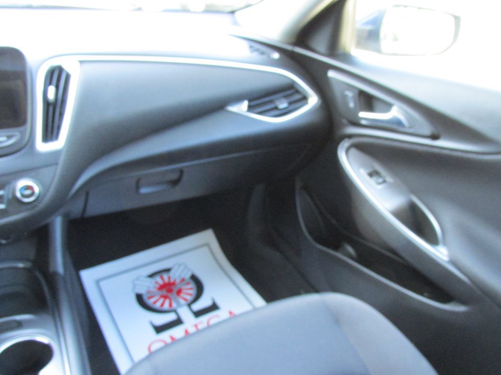 2016 Chevrolet Malibu Image 13