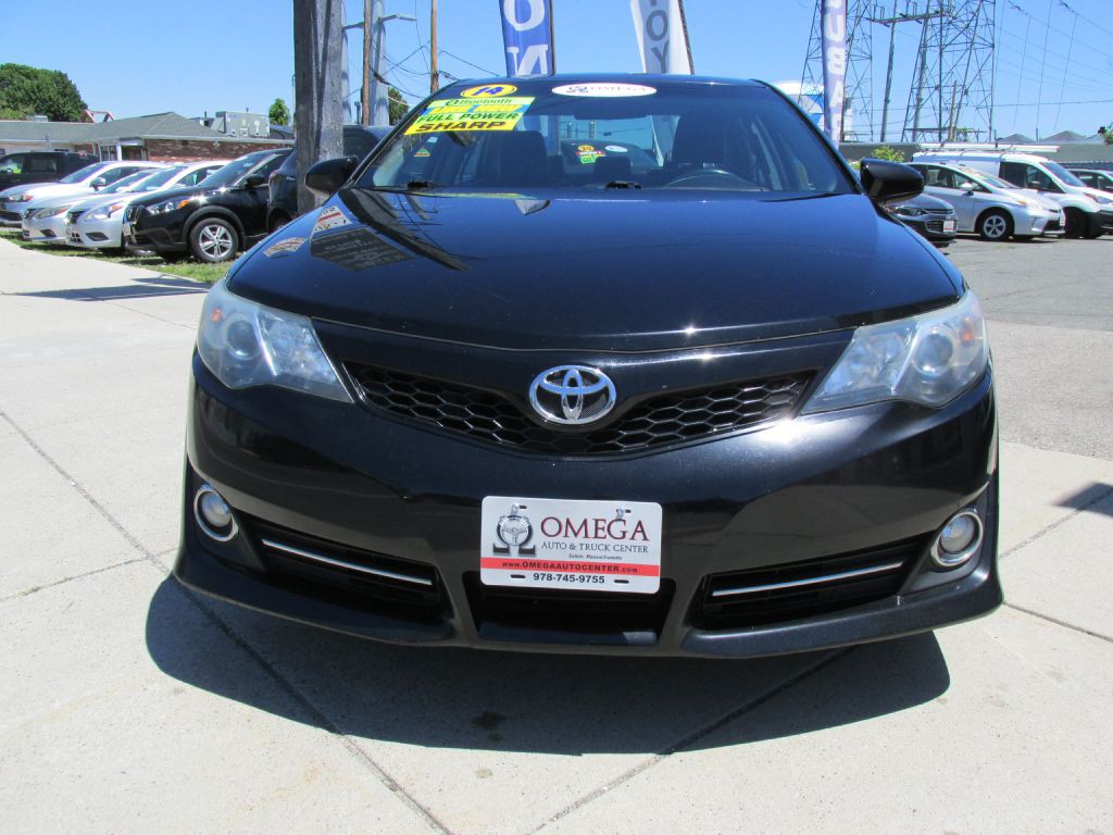 2014 Toyota Camry Image 2