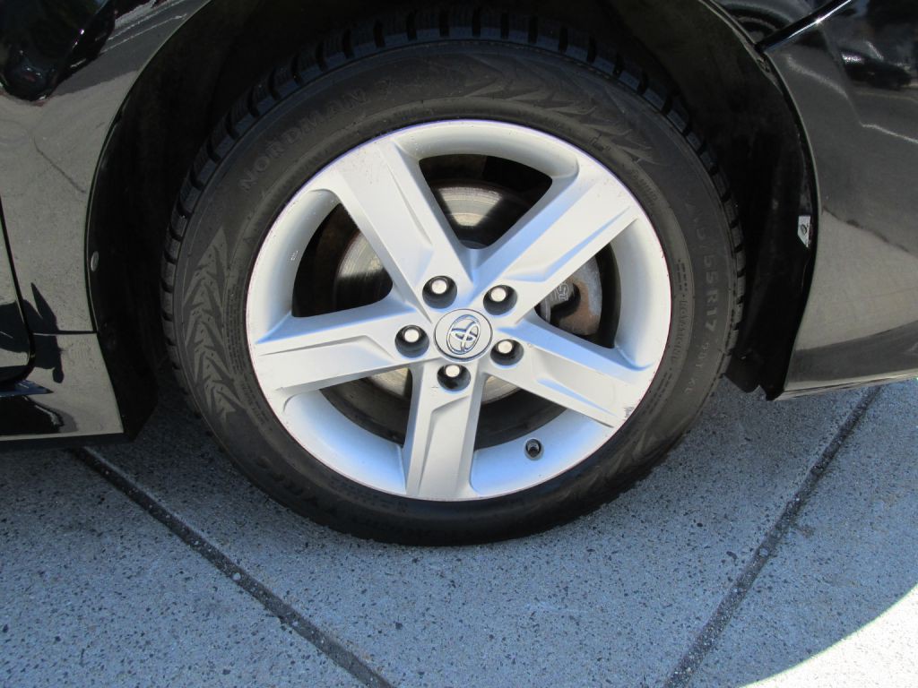 2014 Toyota Camry Image 9