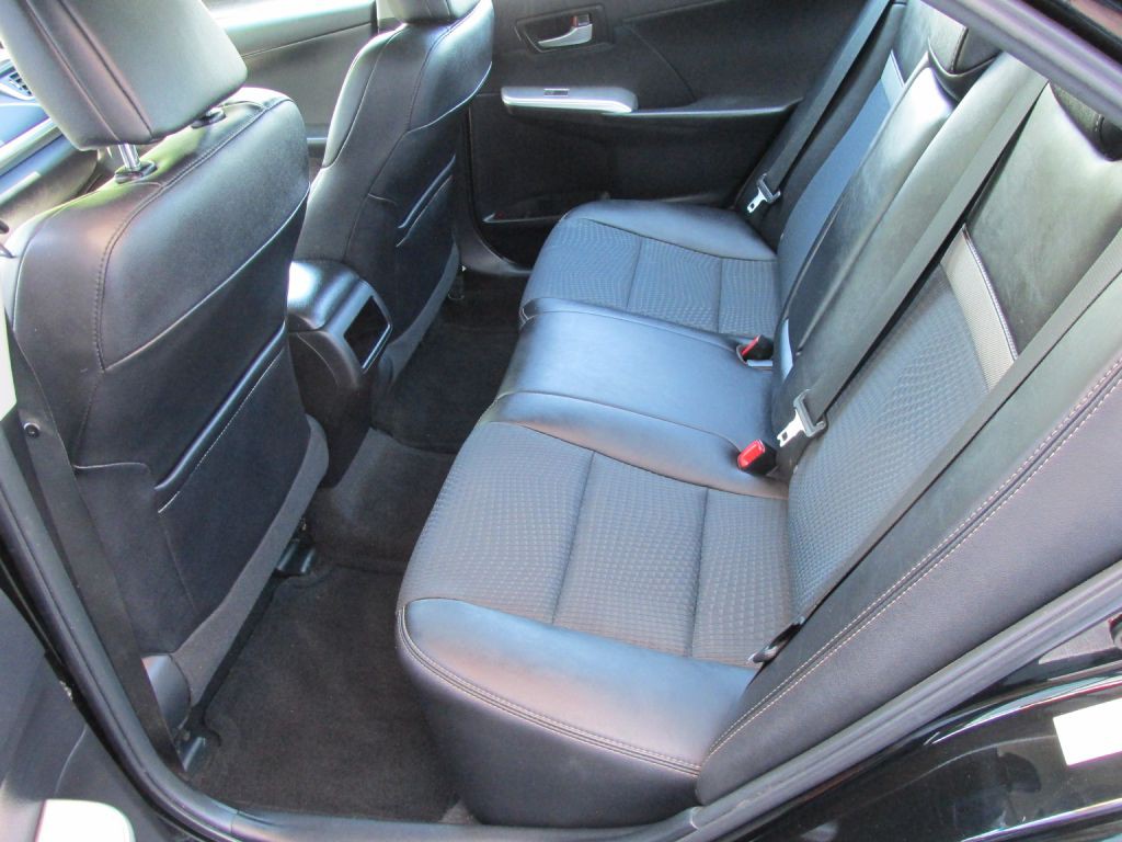 2014 Toyota Camry Image 11