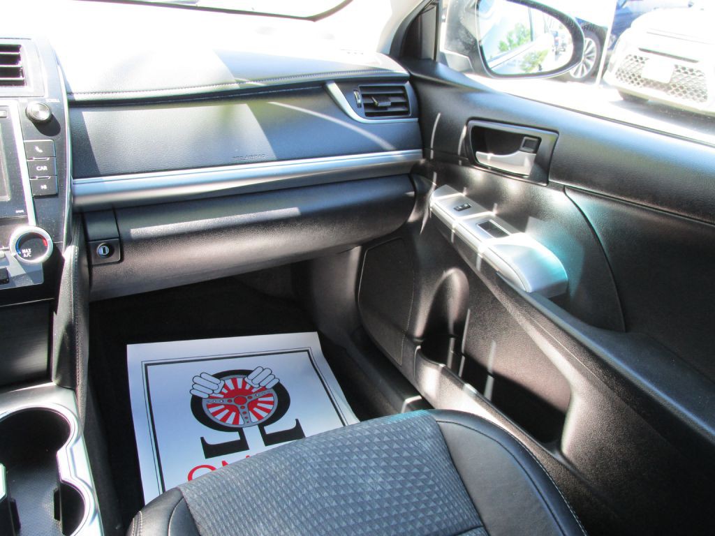 2014 Toyota Camry Image 14
