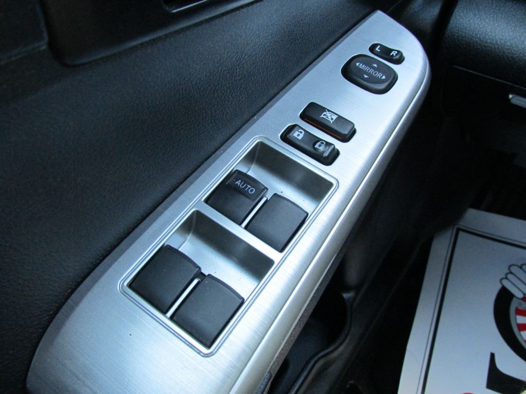 2014 Toyota Camry Image 16