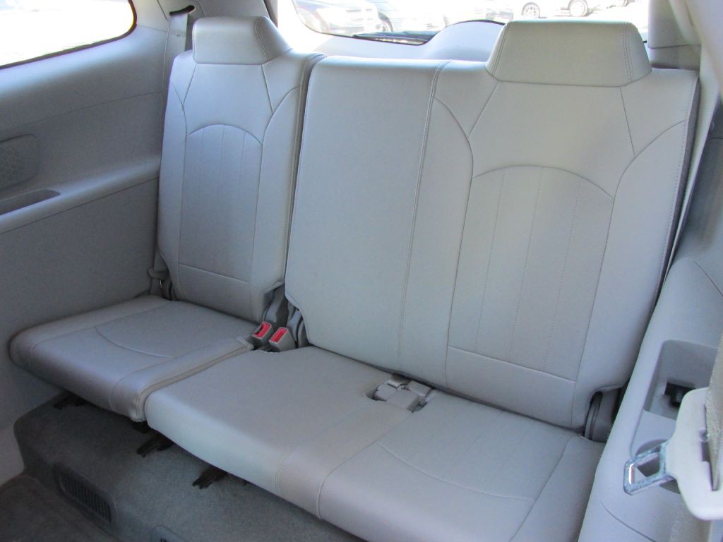 2016 Buick Enclave Image 12