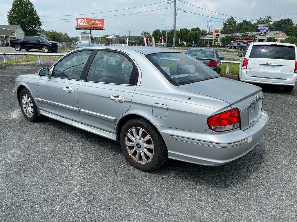 2004 Hyundai Sonata Image 4