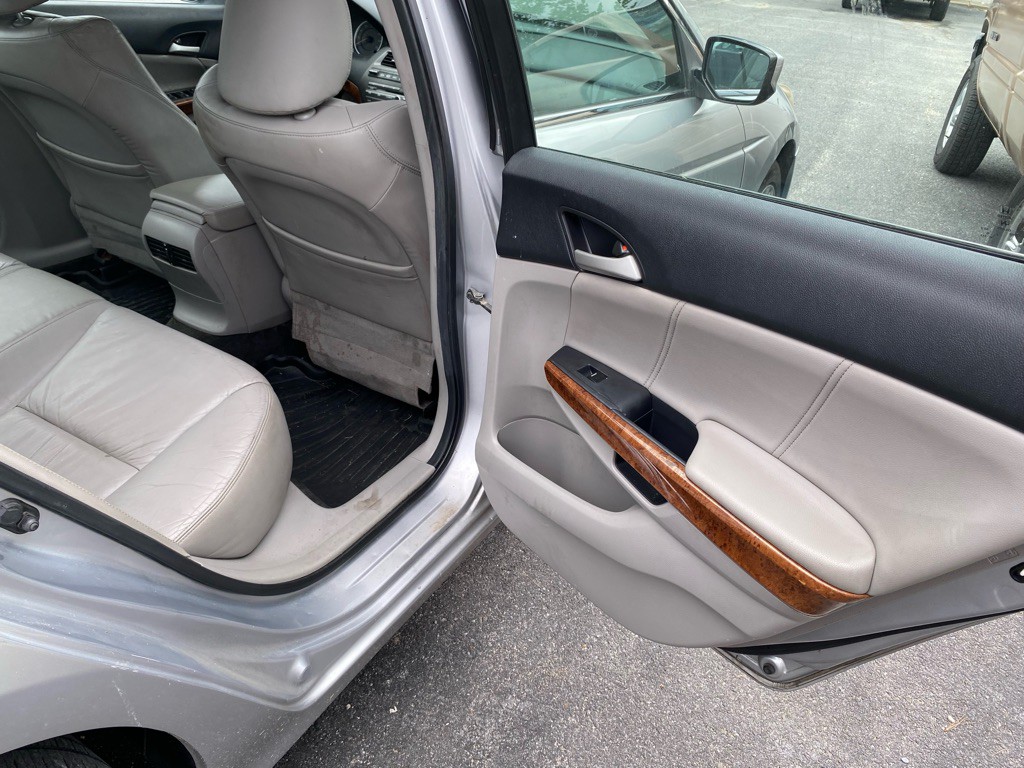 2011 Honda Accord Image 11