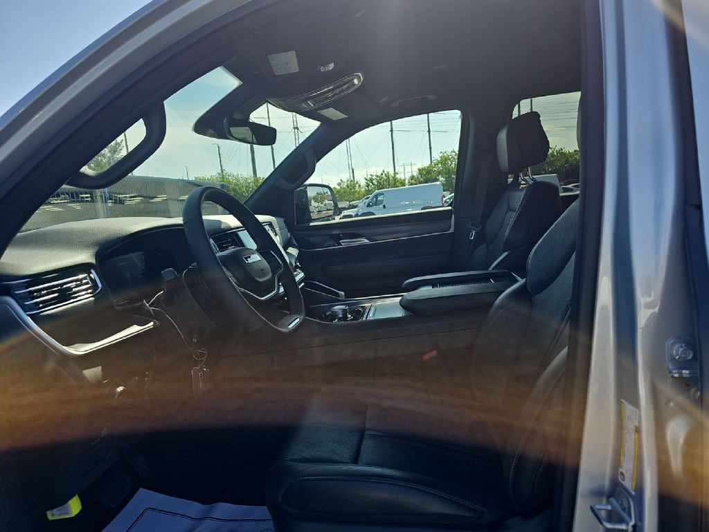 2024 Jeep Wagoneer Image 7