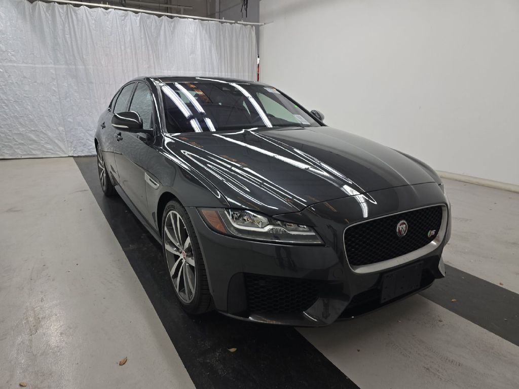 2018 Jaguar XF Image 3