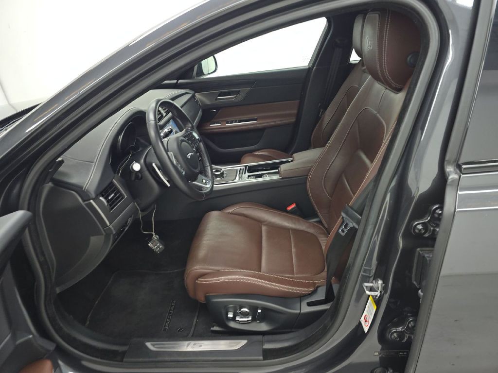 2018 Jaguar XF Image 7