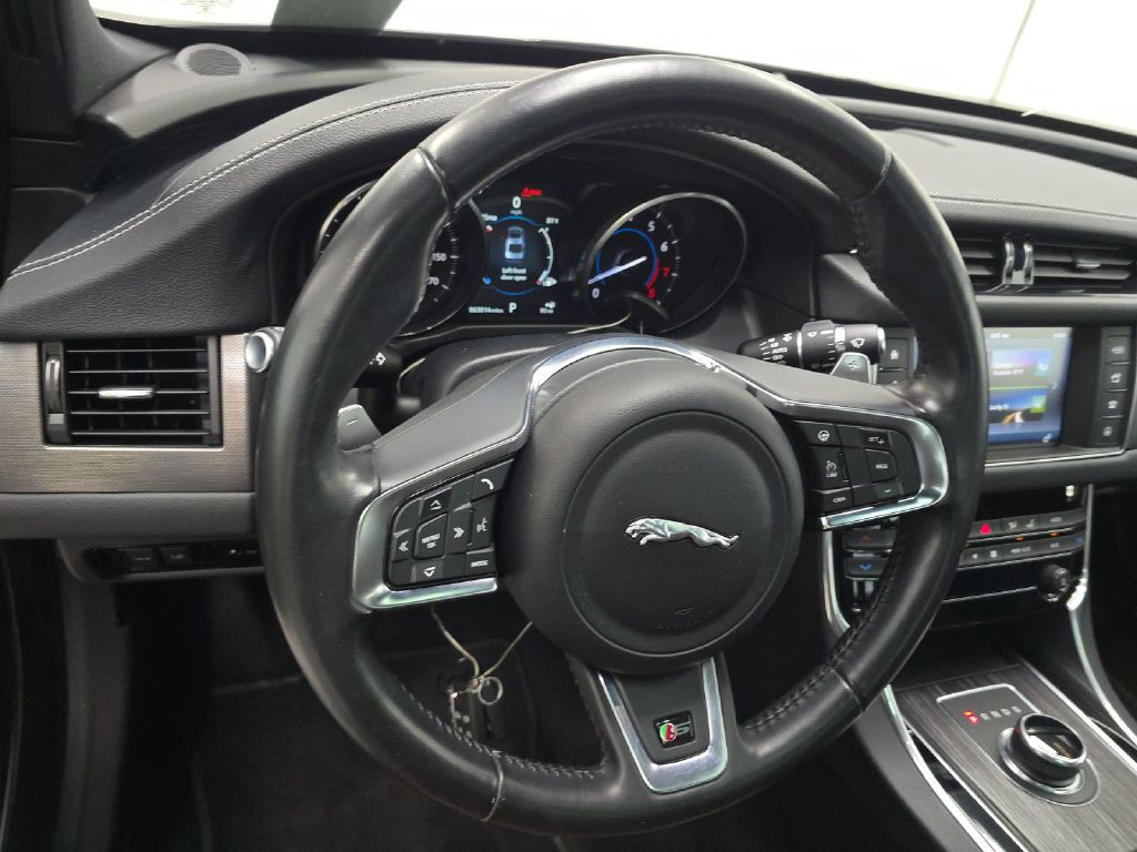 2018 Jaguar XF Image 10