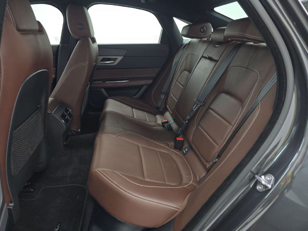 2018 Jaguar XF Image 13