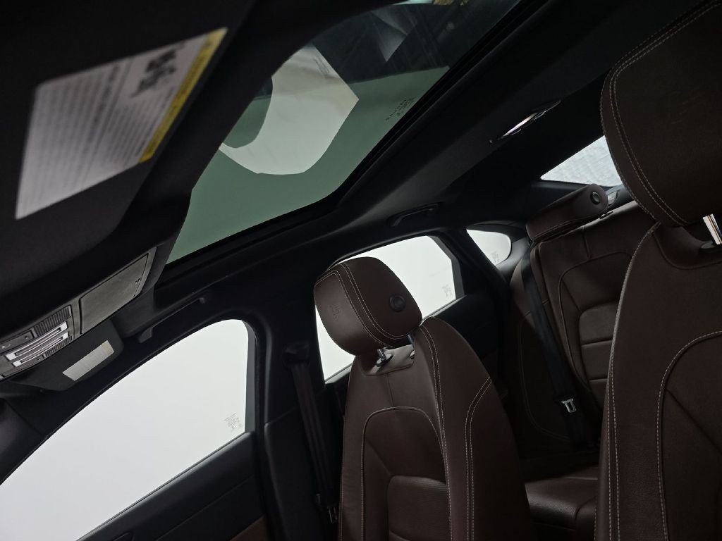 2018 Jaguar XF Image 14