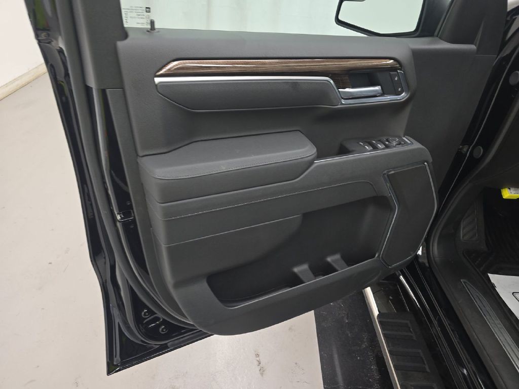 2026 Chevrolet Silverado 1500 Image 9