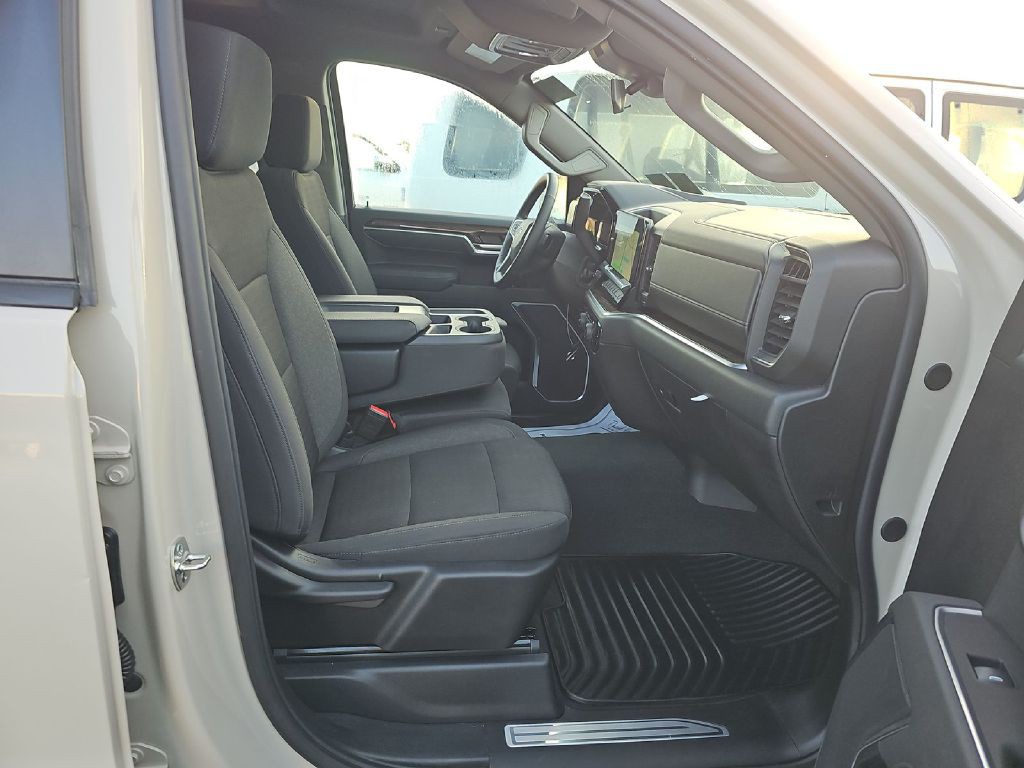 2026 Chevrolet Silverado 1500 Image 8