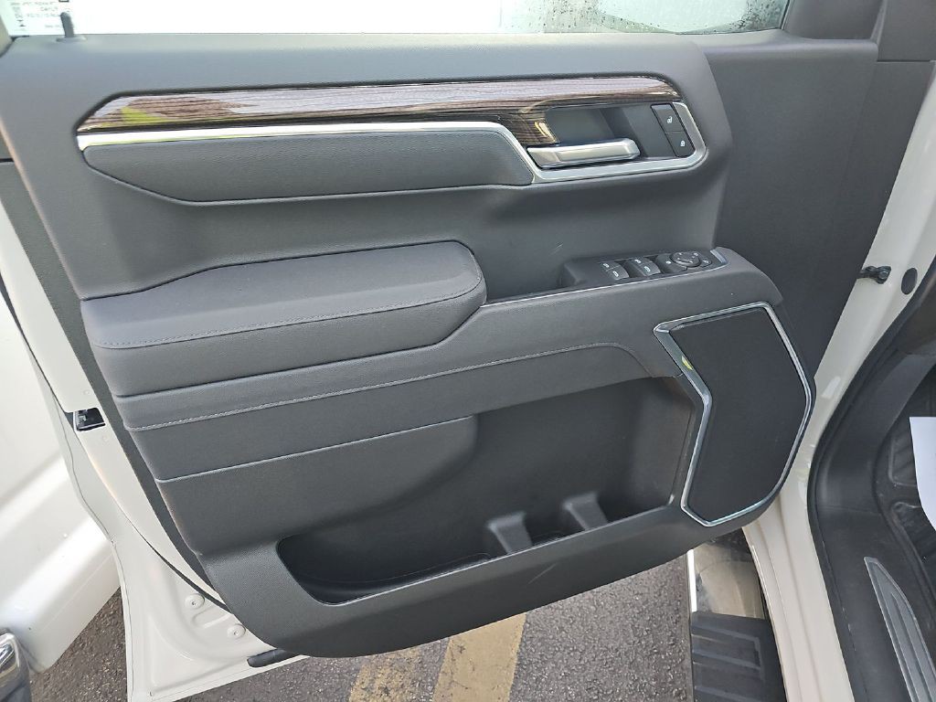 2026 Chevrolet Silverado 1500 Image 9