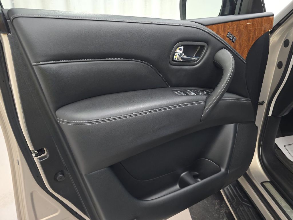 2019 INFINITI QX80 Image 9