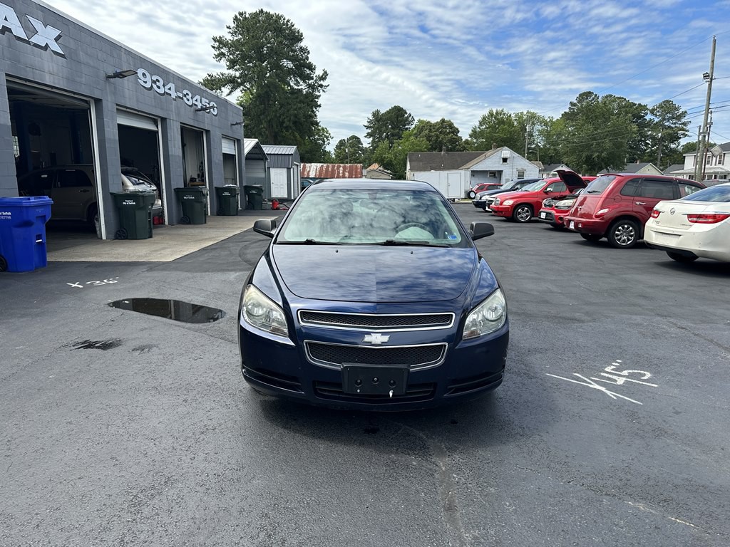 2010 Chevrolet Malibu Image 2