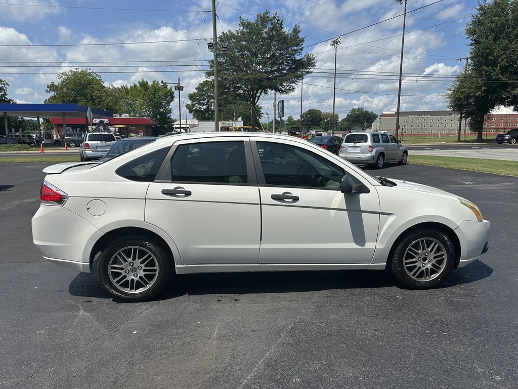 2010 Ford Focus Image 3