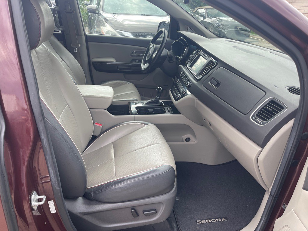 2015 Kia Sedona Image 11