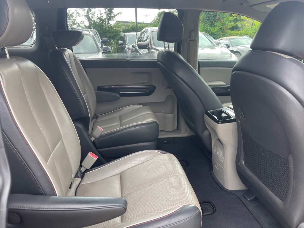 2015 Kia Sedona Image 13