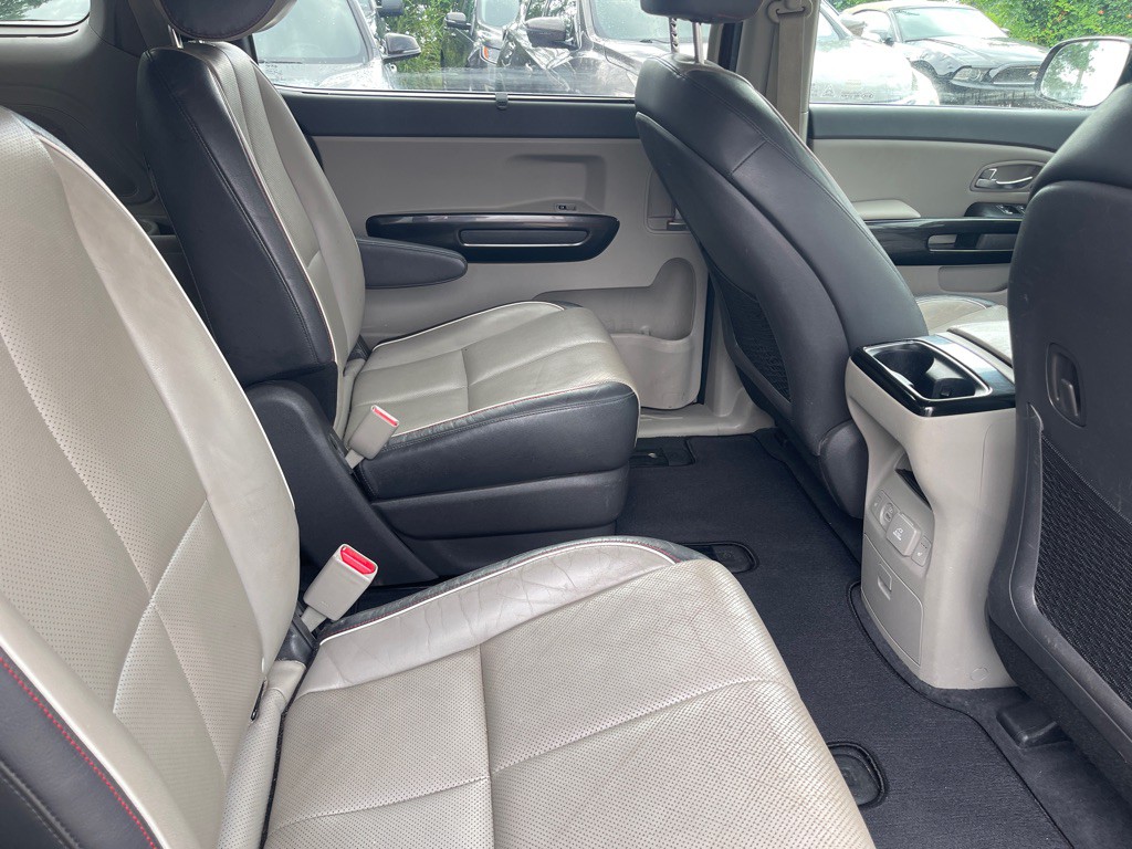 2015 Kia Sedona Image 14