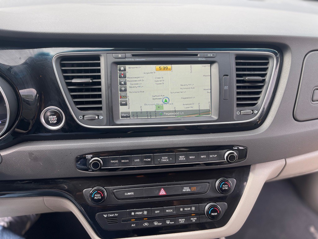 2015 Kia Sedona Image 31
