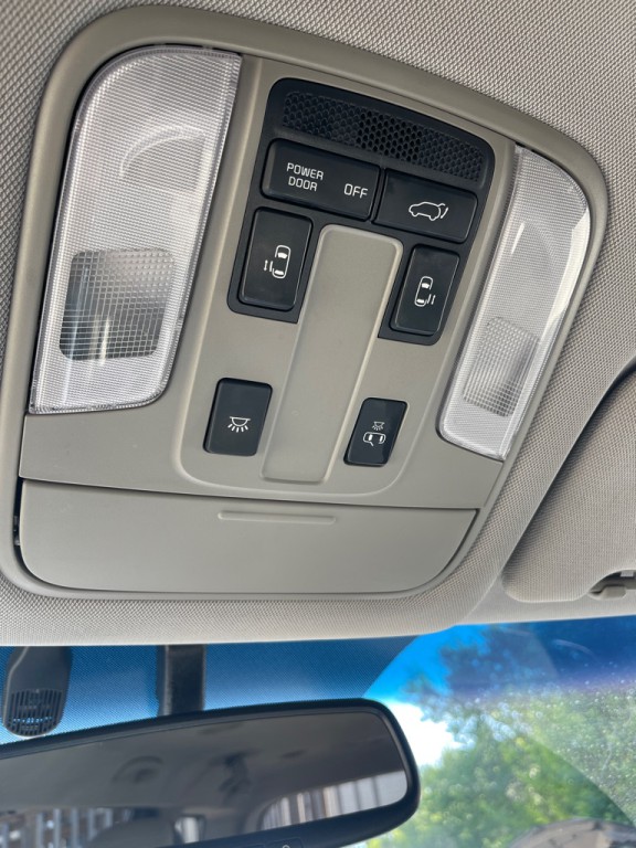 2015 Kia Sedona Image 34