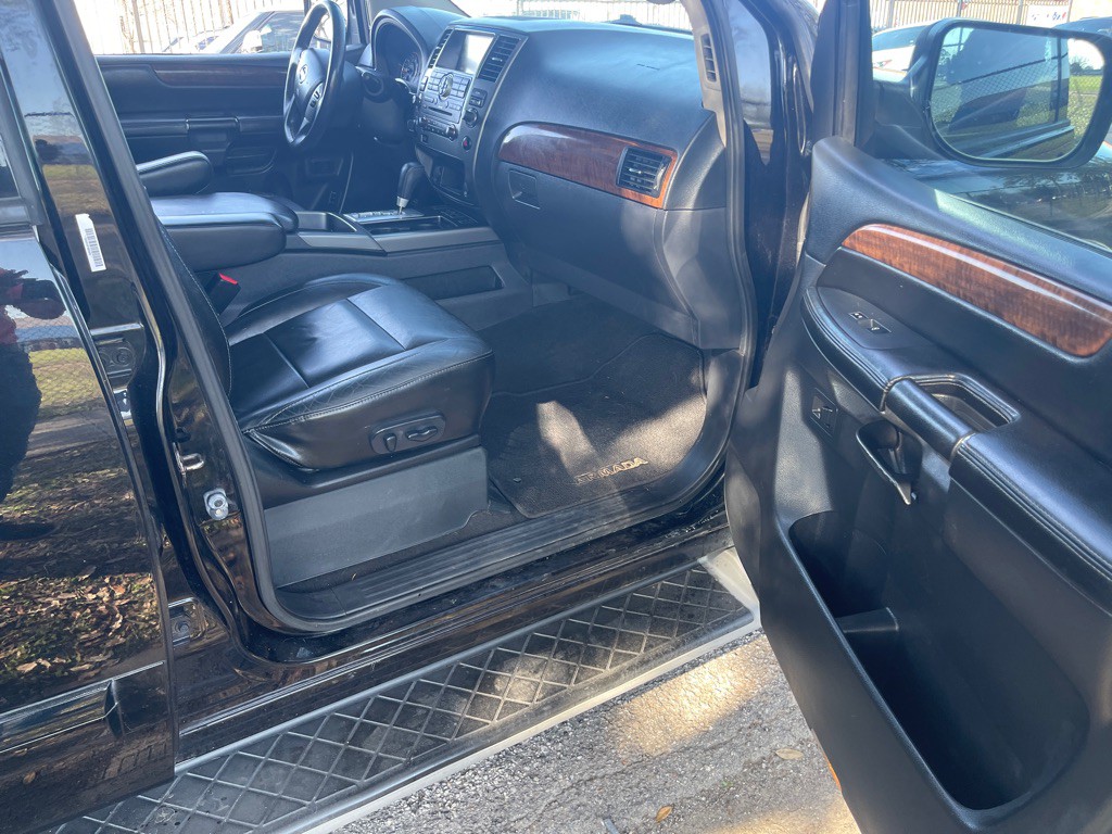 2014 Nissan Armada Image 24