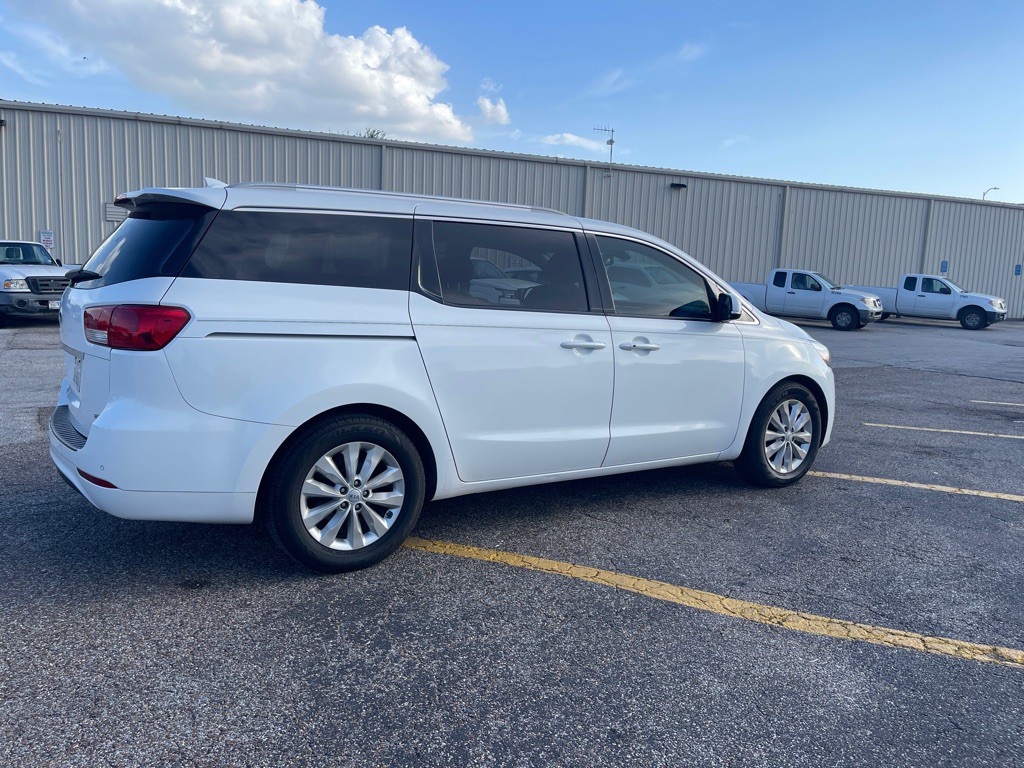 2017 Kia Sedona Image 9