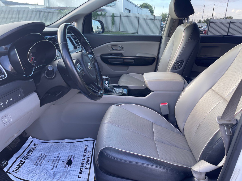 2017 Kia Sedona Image 12
