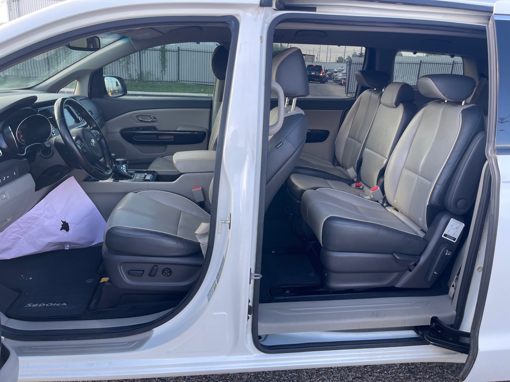 2017 Kia Sedona Image 13