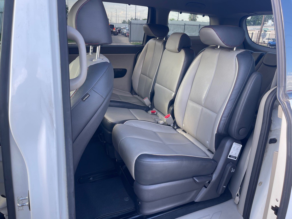 2017 Kia Sedona Image 14