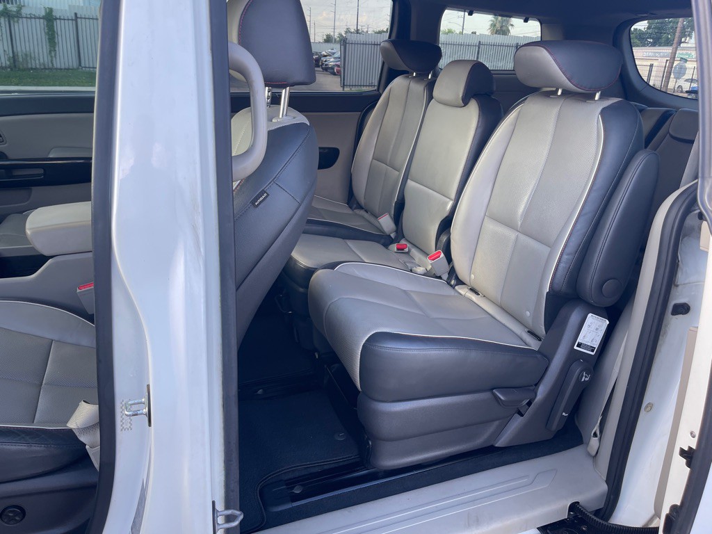 2017 Kia Sedona Image 15