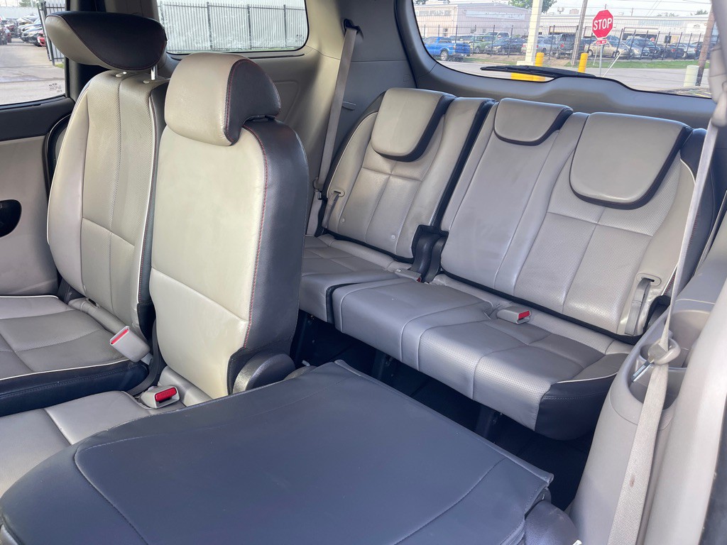 2017 Kia Sedona Image 16
