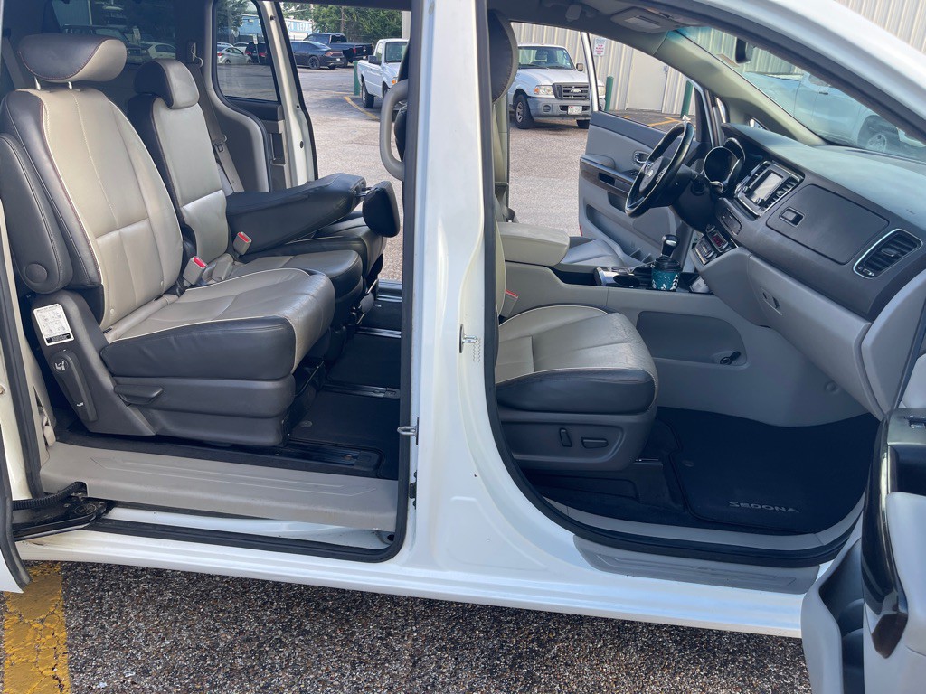 2017 Kia Sedona Image 21