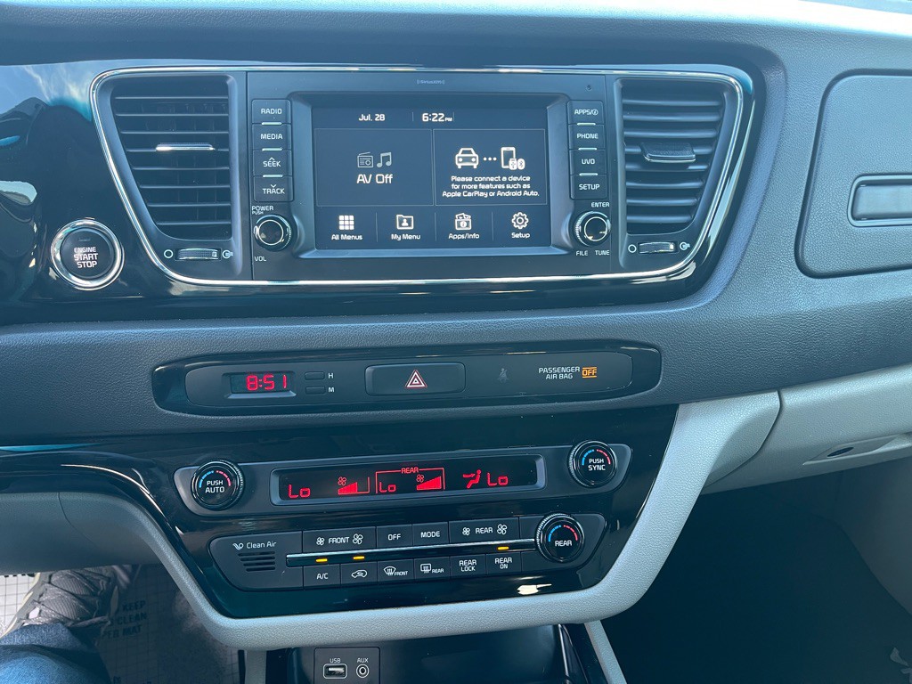 2017 Kia Sedona Image 23