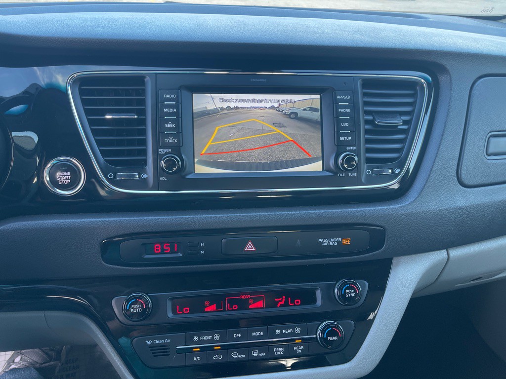 2017 Kia Sedona Image 24