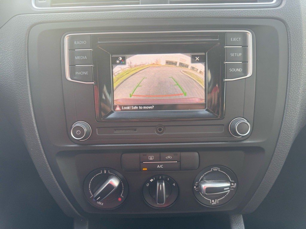 2017 Volkswagen Jetta Image 9