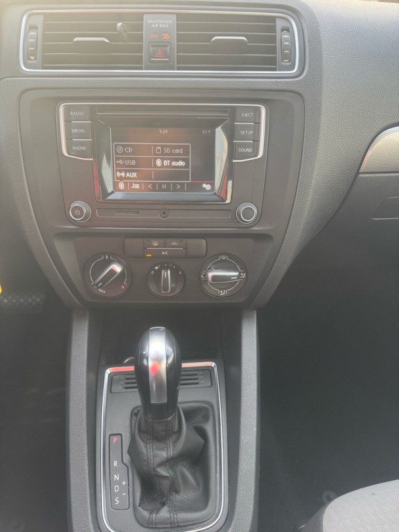 2017 Volkswagen Jetta Image 10