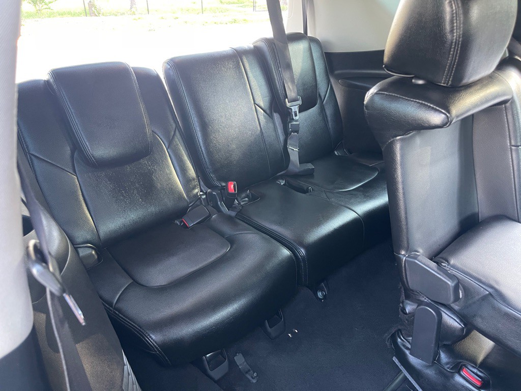 2017 Nissan Armada Image 17
