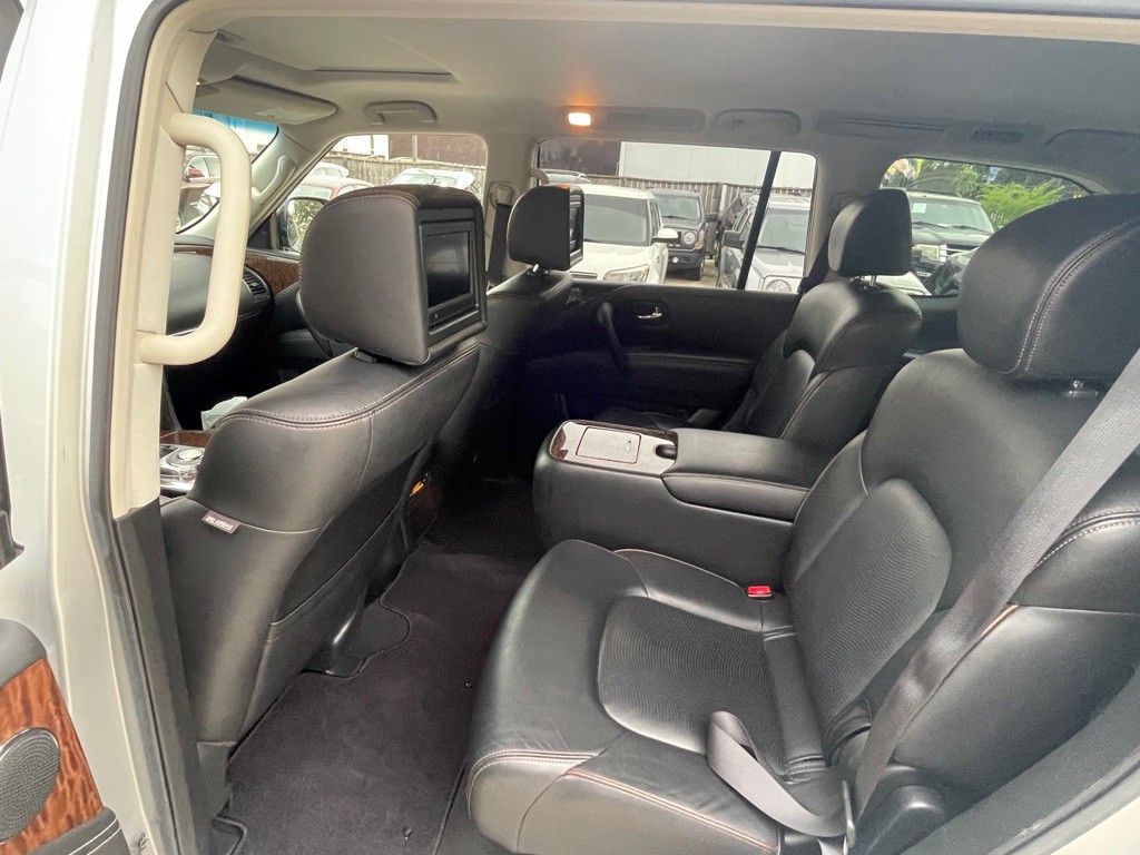 2017 Nissan Armada Image 10
