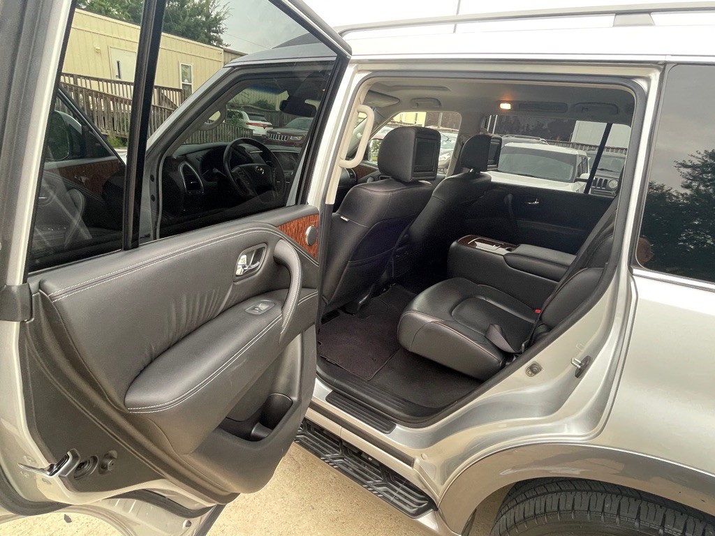 2017 Nissan Armada Image 11