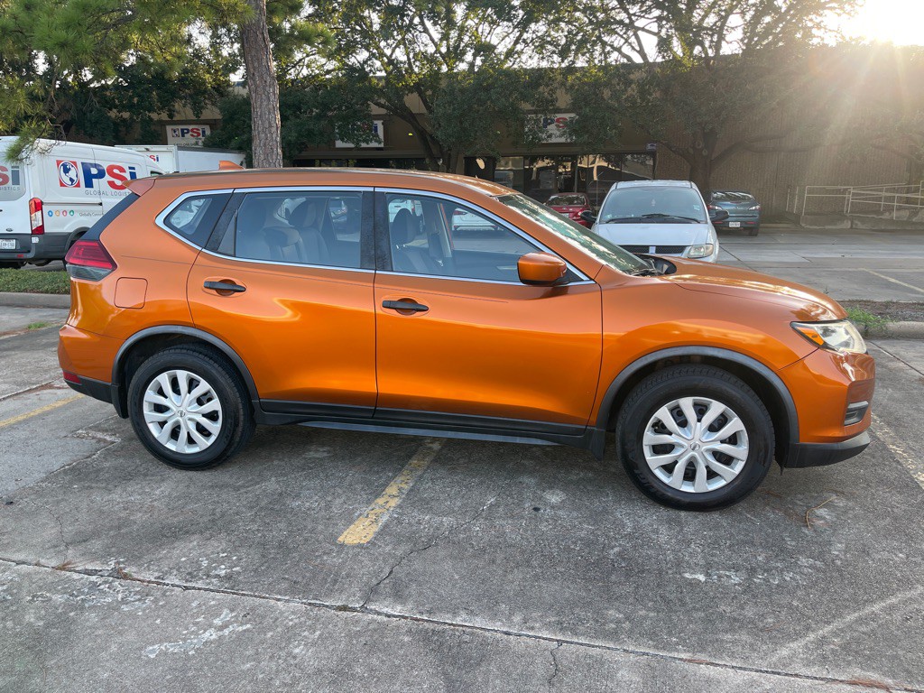 2017 Nissan Rogue Image 2