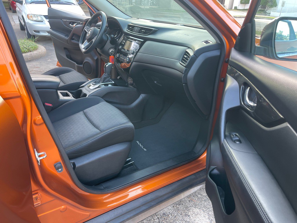 2017 Nissan Rogue Image 11