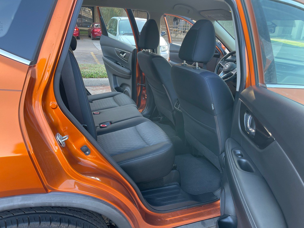 2017 Nissan Rogue Image 12