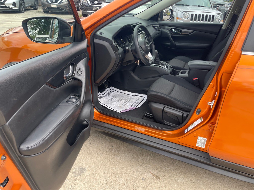 2017 Nissan Rogue Image 30