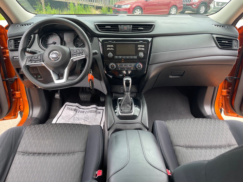 2017 Nissan Rogue Image 38