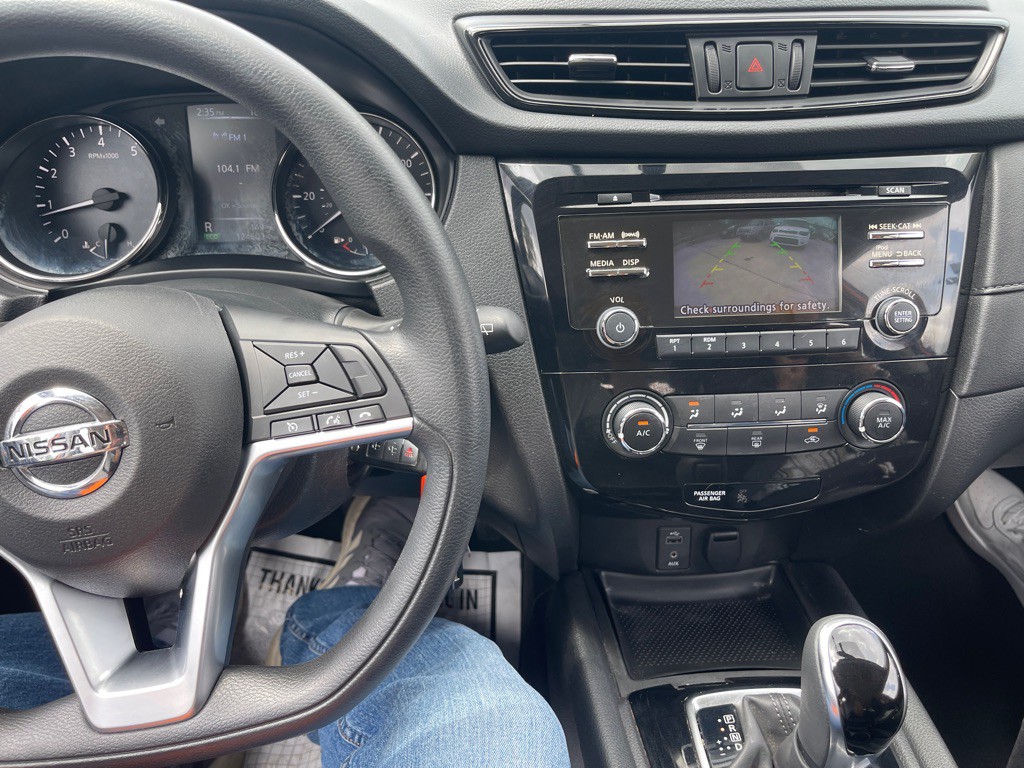 2017 Nissan Rogue Image 40